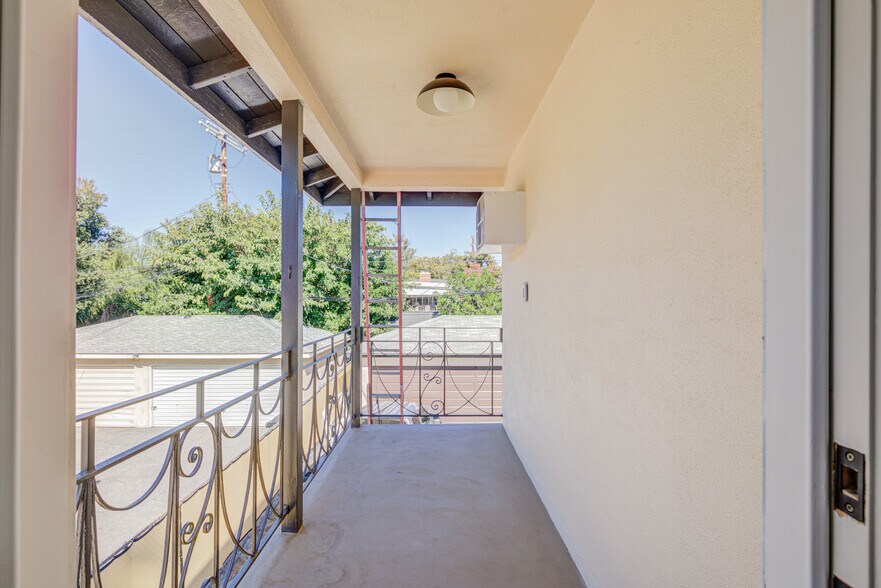 Building Photo - 12349 Riverside Dr