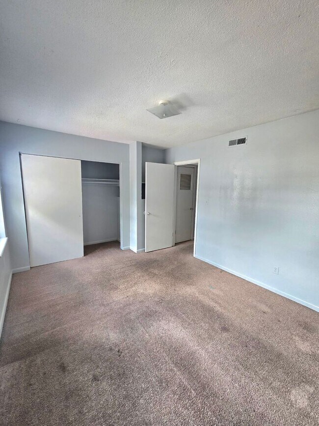 Building Photo - Palm West Condo - Wood