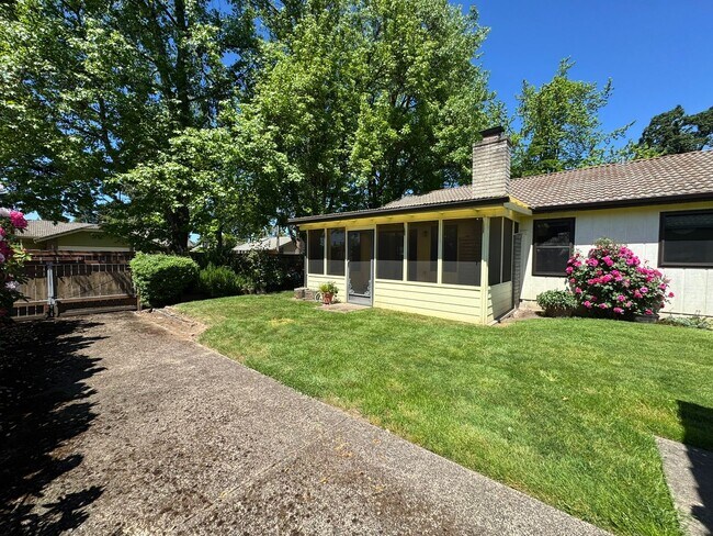 Building Photo - Beautifully landscaped 3 bed/2 bath home in Springfield