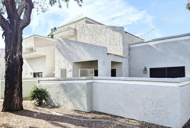Primary Photo - COMING SOON! 3 BEDROOM 3 BATH END UNIT TOW...