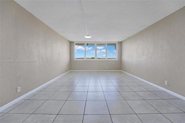 Building Photo - 9001 SW 77th Ave