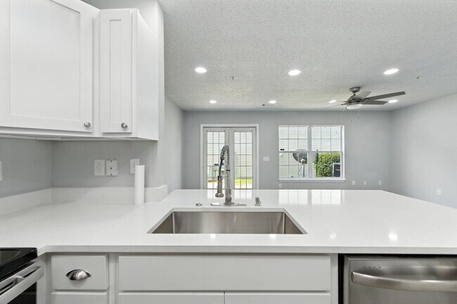 Building Photo - 303 Crooked Pine Trail