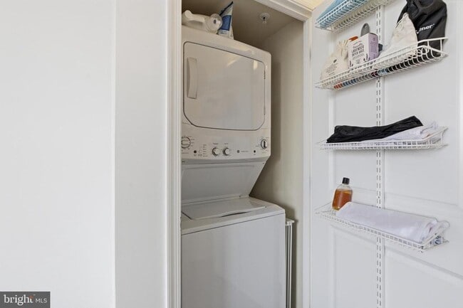 Building Photo - 851 N Glebe Rd