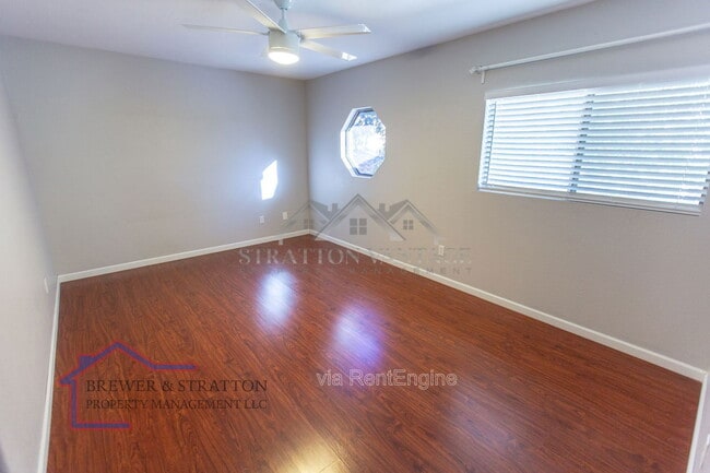 Building Photo - 2102 E Spruce Dr