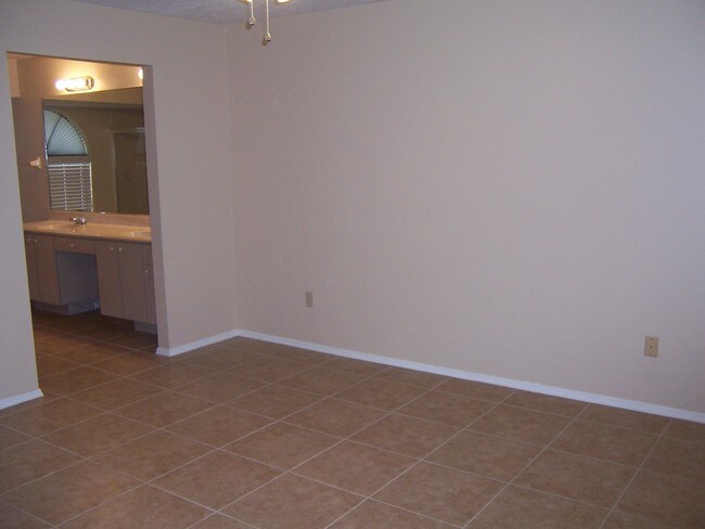 Building Photo - 2163 SE Shelter Dr