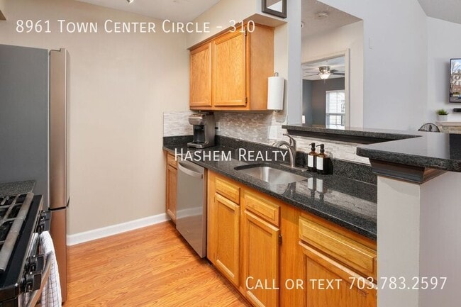 Building Photo - 8961 Town Center Cir