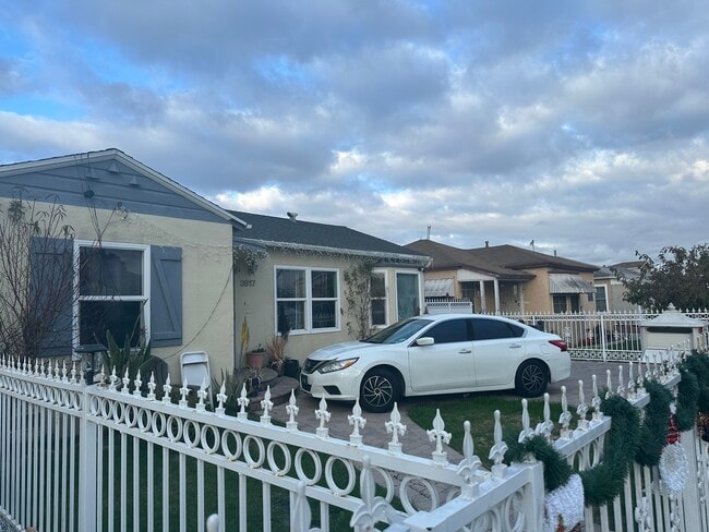 Building Photo - 3817 Walnut Ave