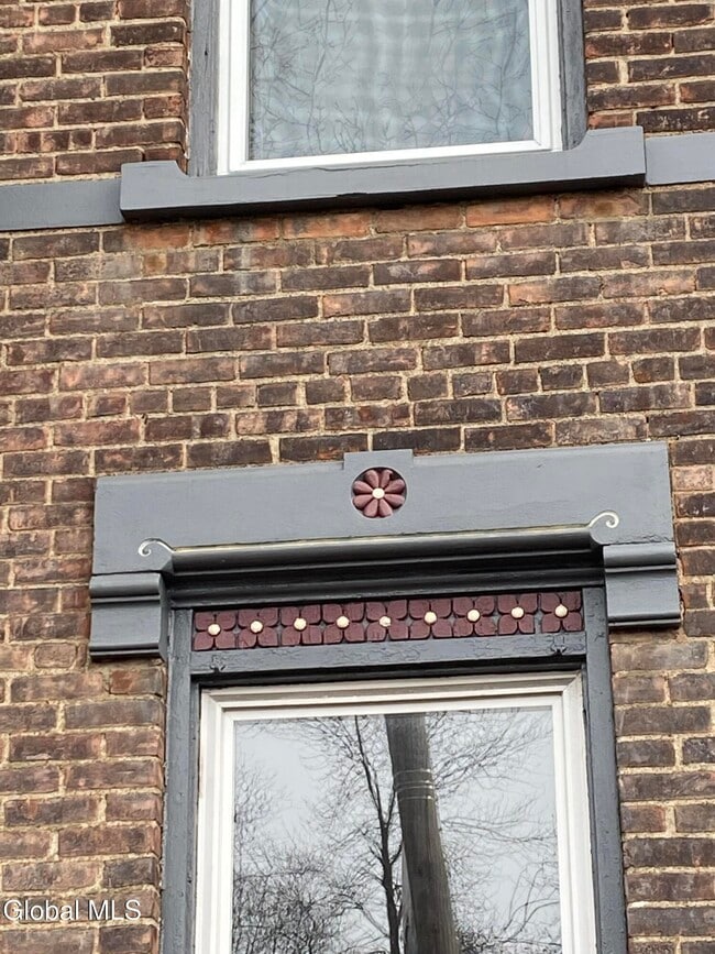 Building Photo - 546 5th Ave