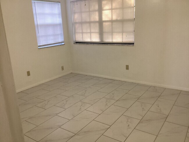 Building Photo - Apopka Duplex