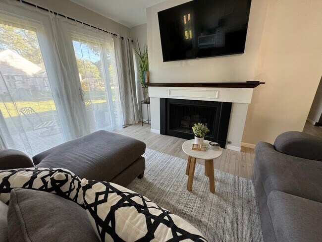 Building Photo - 61 Southgate Course