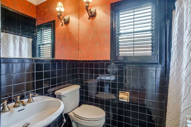 Building Photo - Private 4 Bedroom Retreat for Lease