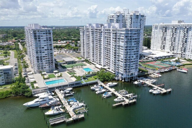 Building Photo - 18031 Biscayne Blvd