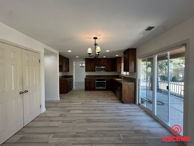 Building Photo - Gorgeous 2 Story Home off of Harris and Ol...