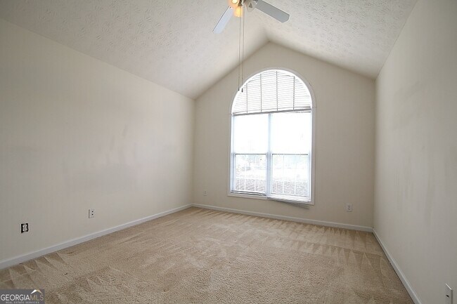 Building Photo - 3230 Kylay Ct NE