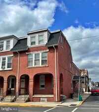 Building Photo - 1101 W Poplar St
