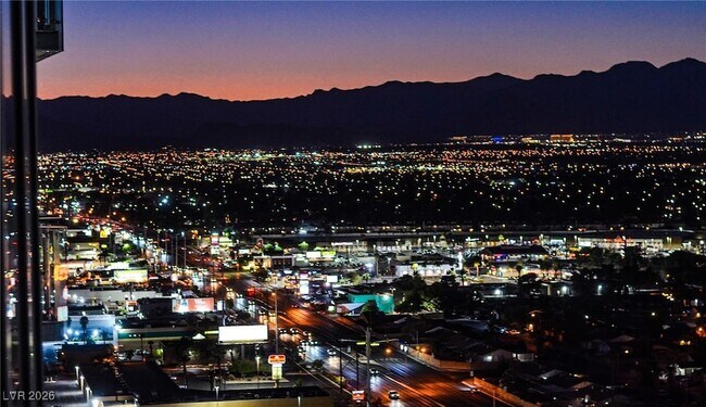 Building Photo - 4381 W Flamingo Rd