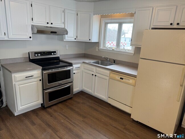 Building Photo - 709 Watertown Ave