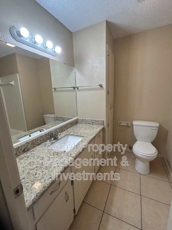 Building Photo - 2405 Mimosa St