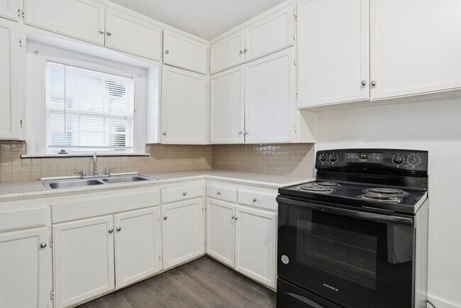 Building Photo - 1539 N Denver Ave