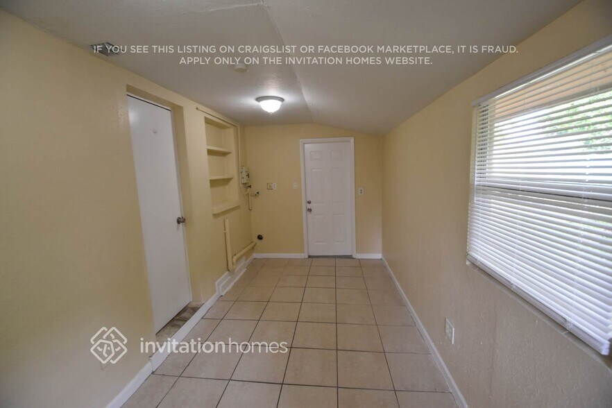 Building Photo - 6315 SW 24th St