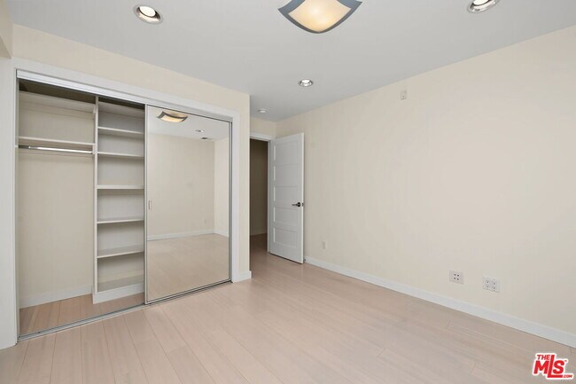 Building Photo - 175 Barlock Ave