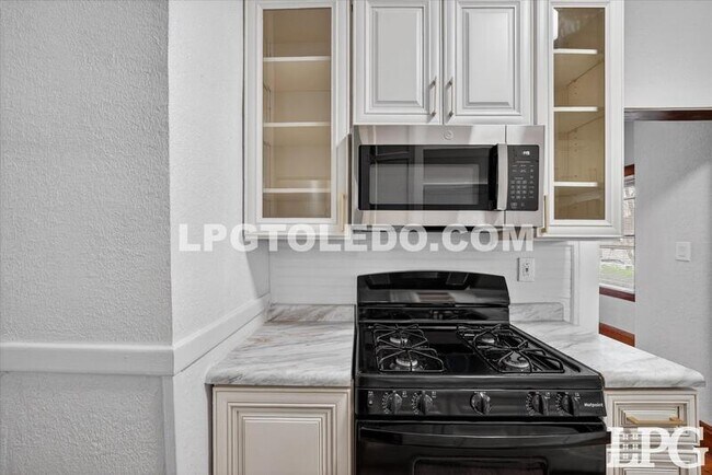 Building Photo - 414 Platt St