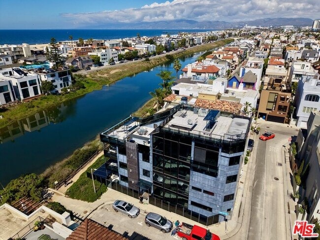 Building Photo - 5115 Vía Donte