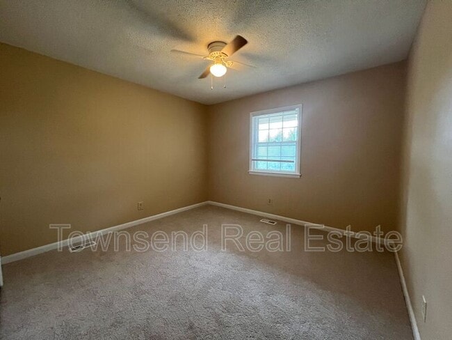 Building Photo - 6458 Easthampton Rd