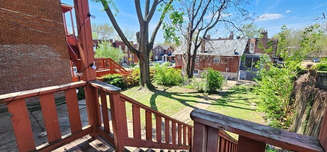 Building Photo - Spacious First-Floor 2BR with Bonus Room & Updated Interior – Pet Friendly!