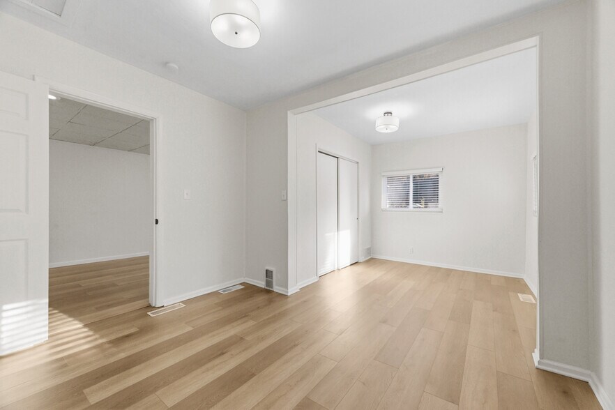 Building Photo - 423 2nd Ave