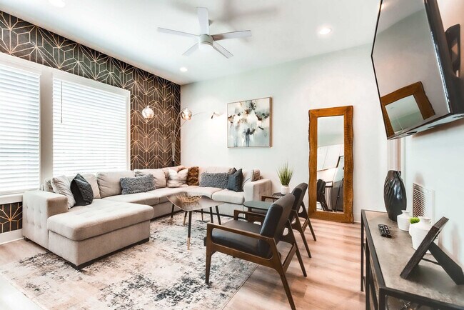 Building Photo - 1112 Harmony Way