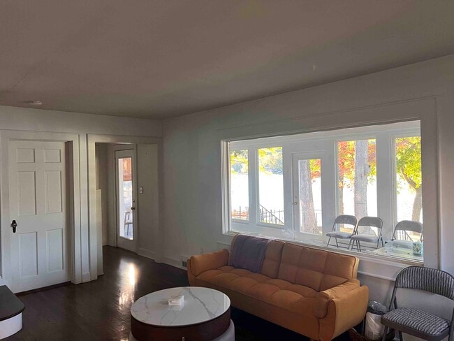 Building Photo - 83 Cedar Lake Rd E