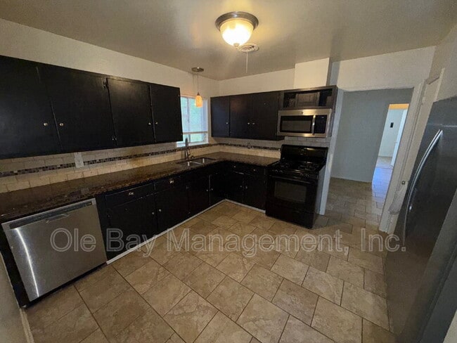 Building Photo - 5429 S Norden Dr