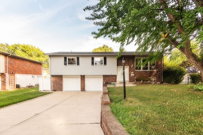 Building Photo - Spacious 4-Bed, 2.5-Bath Split-Level Home