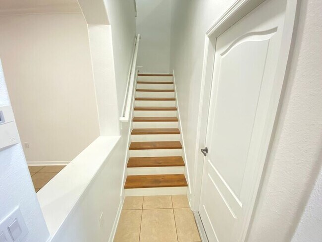 Building Photo - 13110 Moss Park Ridge Dr