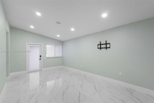 Building Photo - 2515 W 65th St