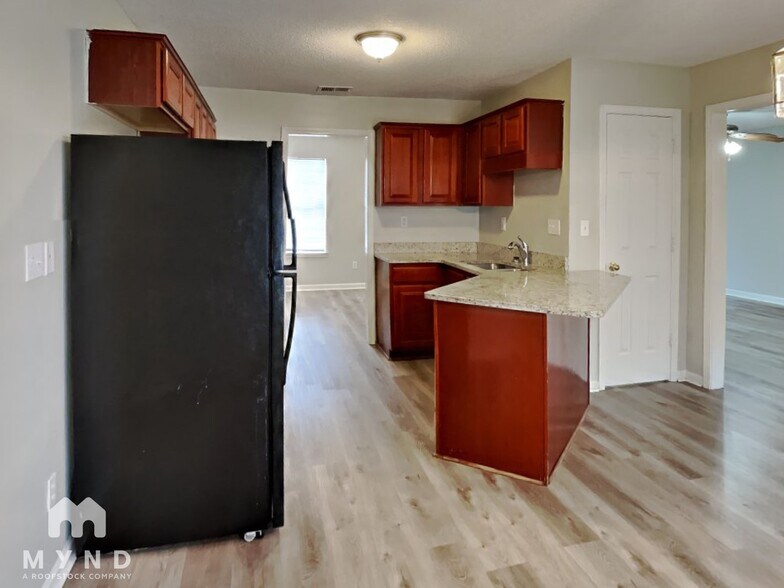 Building Photo - 3806 Sungrove Cir E