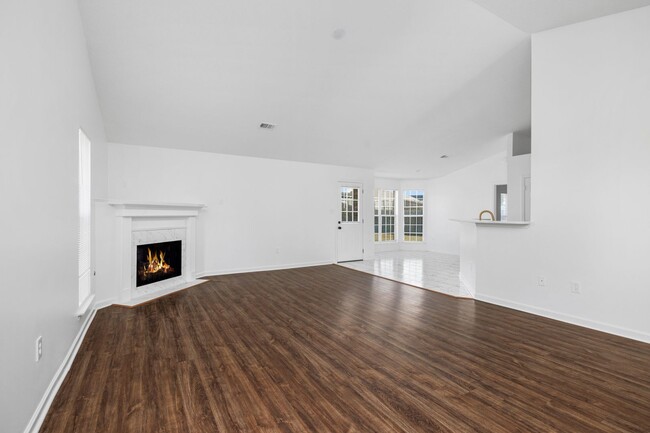 Building Photo - Recently renovated 3 bedroom, 2 bathroom h...