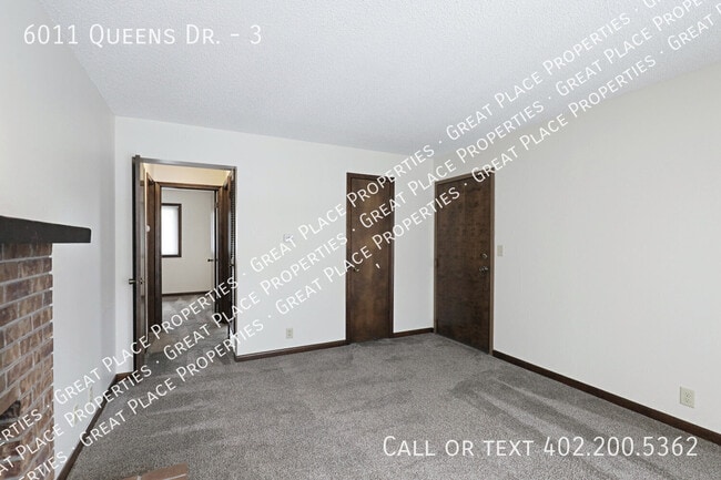Building Photo - 6011 Queens Dr