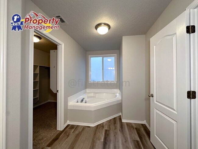 Building Photo - 2688 N Cinnamon Pl