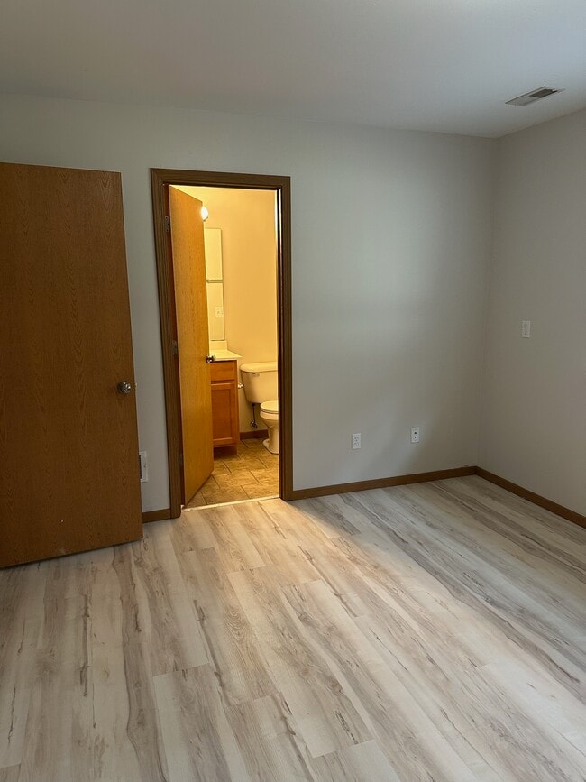 Building Photo - 807 Blackjack