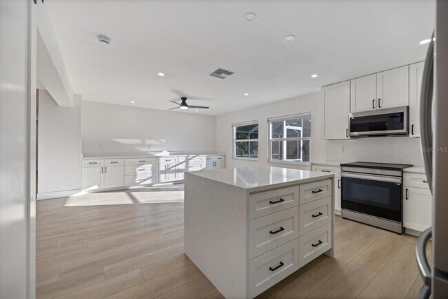 Building Photo - 470 Leger Dr