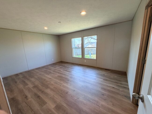 Building Photo - 2101 SW 38th St