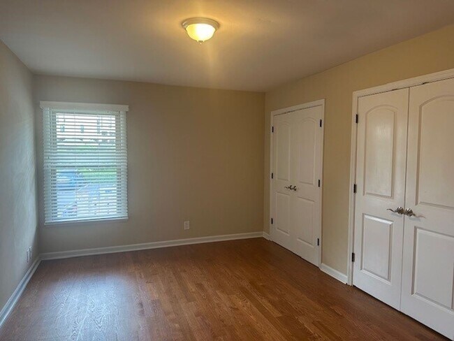 Building Photo - 1 Bedroom Condo
