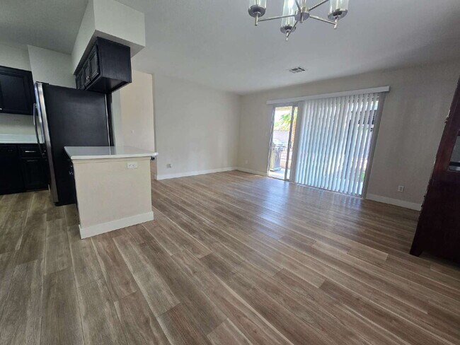 Building Photo - 6413 Sterling Springs Pkwy