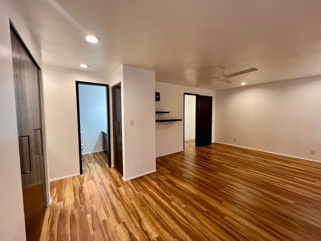 Building Photo - Westside Condo w/ Pool & Garage (Water Included)