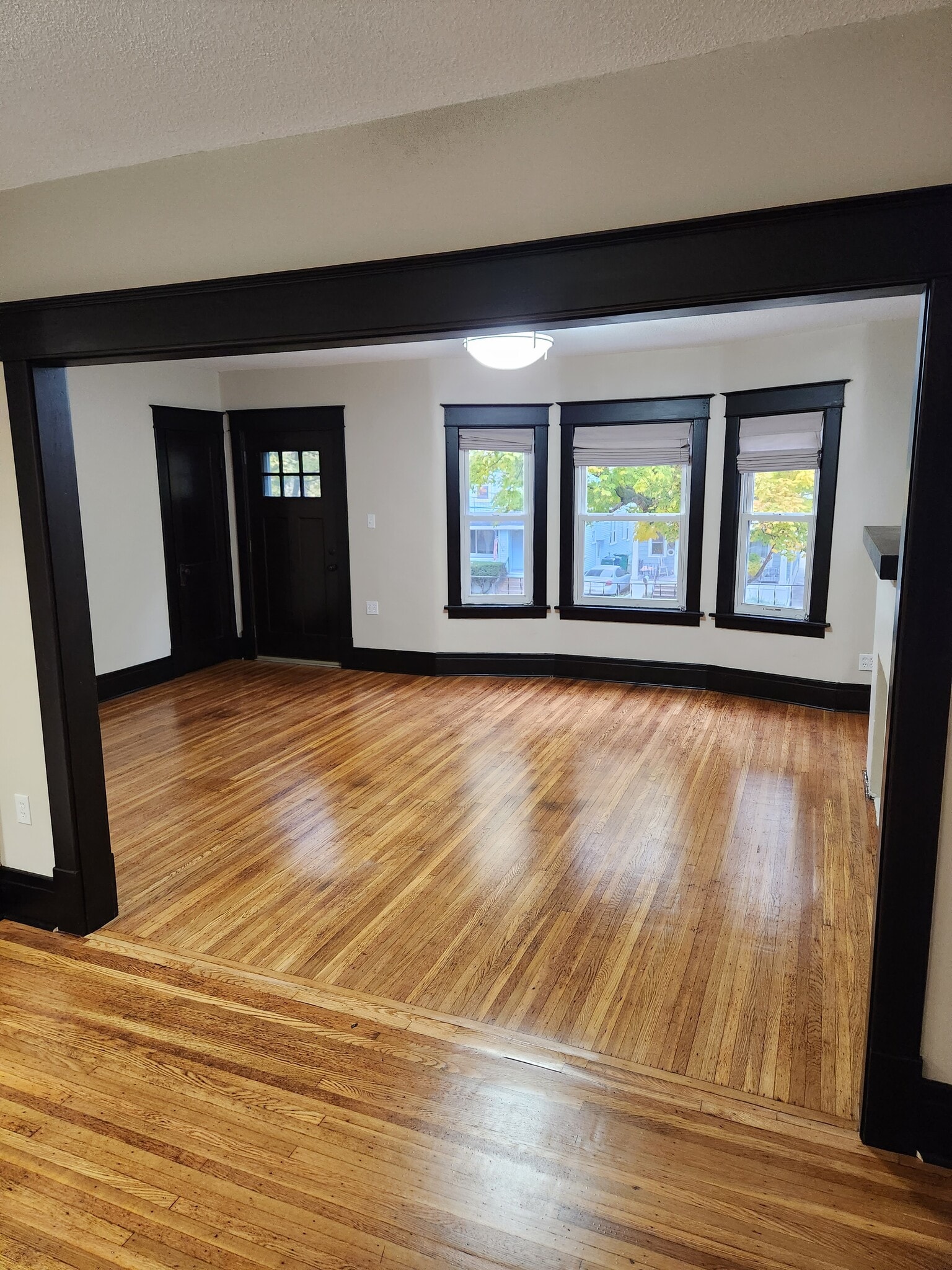 Building Photo - 17 Meriden St