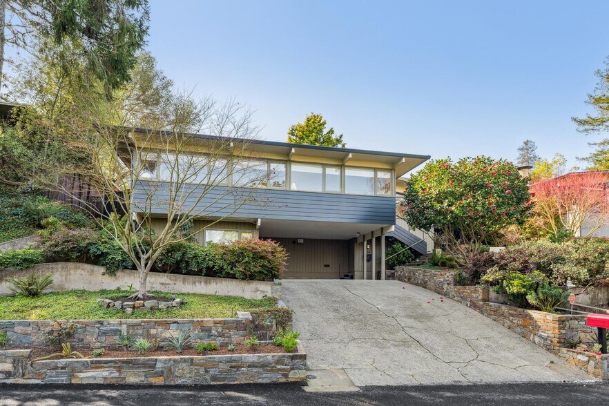 Building Photo - 664 Woodmont Ave