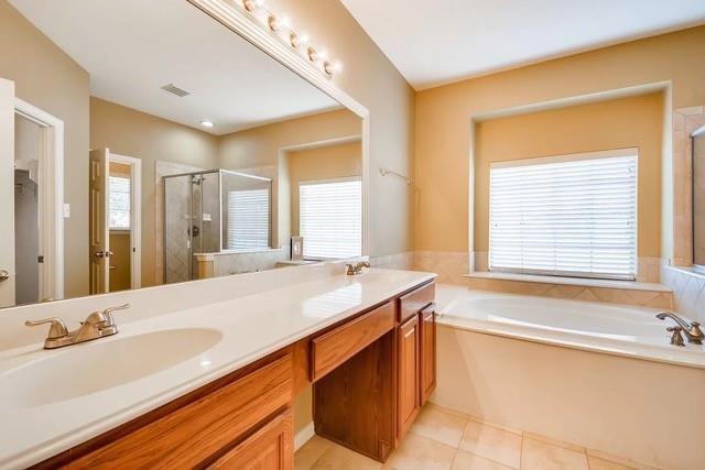 Building Photo - 1400 Chestnut Dr