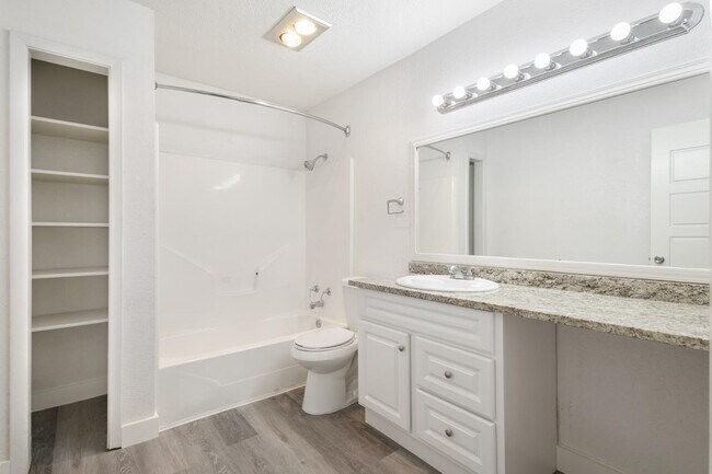 Building Photo - 4003 Sunrise Creek Dr